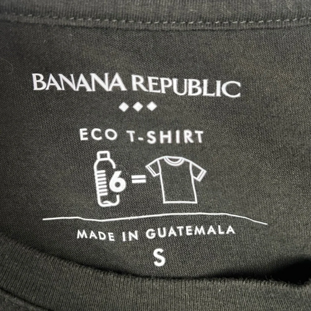 Banana Republic Mens Eco T-Shirt Grey Graphic Vintage Car Travel Stamp Small
